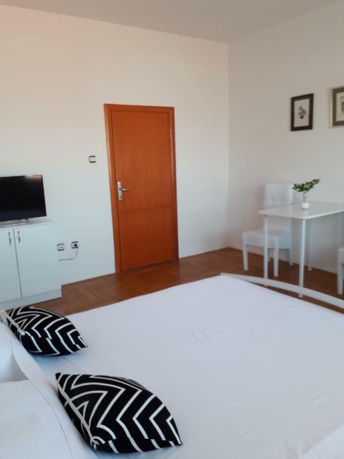 Apartman Dunja Ns 2 Нови Сад Екстериор снимка